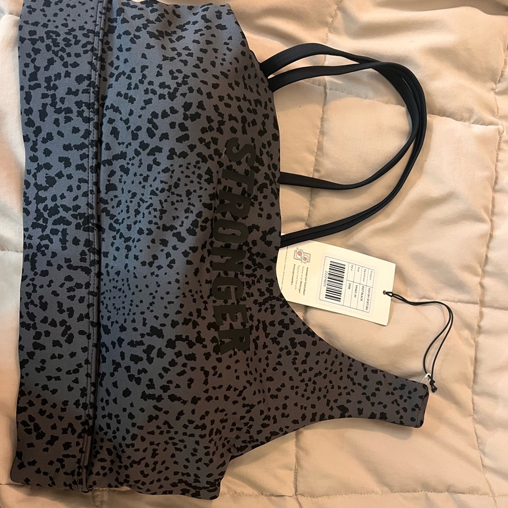 Stronger Harmony Sports Bra - leopard gray/black